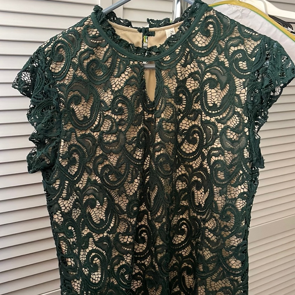 Dark green lace sleeveless top.